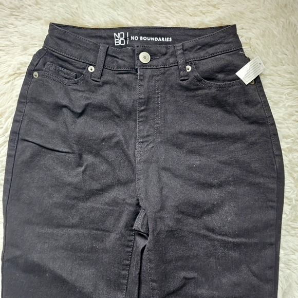 NWT No Boundaries Juniors Black Jeans Size 1 High Rise Mom Jean - Picture 9 of 10